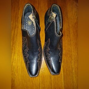 SALE SALE Ariat Dixon Booties Size 5.5 Women 45.00